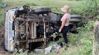 Ambulance car plunged into a deep ravine  A mechanic bought it and restored the crushed car [upl. by Anirda]