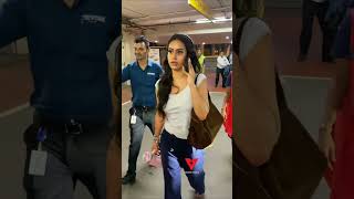 Ajay Devgan Beautiful Daughter Nysa Devgan Spotted At Mumbai Airport [upl. by Blatt]