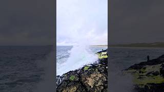 Dangerous waves on the rocks of Bundoran Ireland 🇮🇪 waves rocks ocean Bundoran [upl. by Heddi]