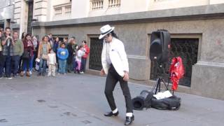 Michael Jackson en la peatonal de Rosario [upl. by Guthry]