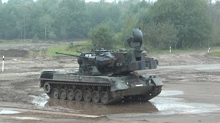 Flugabwehrkanonenpanzer Gepard führt Feuerkampf ILÜ 2010 SPAAG Flakpanzer Bundeswehr Germany NATO [upl. by Ennayt55]