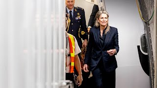 Koningin Maxima komt aan op vliegveld van Manilla Filipijnen [upl. by Warring]