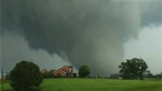 EF5 tornado April 27 2011 Tornado Outbreak in Mississippi and Alabama [upl. by Junna550]