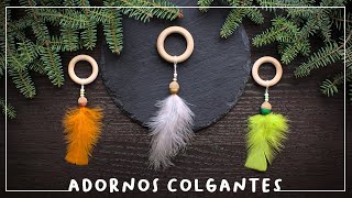 Cómo hacer ADORNOS NAVIDEÑOS para DECORAR el ÁRBOL con MADERA y PLUMAS [upl. by Aerdnod]