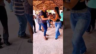 DANCINHA SOLINHO DE MILHÕES piseiro dança [upl. by Ahtela203]