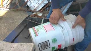 How to separate two 5 gallon buckets JUST a screwdriver NO AIR needed [upl. by Laekcim158]