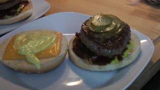 Onion Burger auf dem Plancha Grill  wwwplanchagrilltestde [upl. by Alimac]