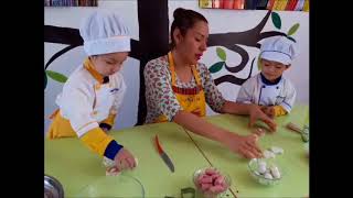 Receta fácil para niños  Mini Chef  Cocinando con la Miss Julia  Brochetas Nutridivertidas [upl. by Anauqaj518]