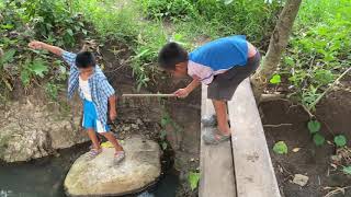 De pesca con Rambito  A estos niños les aburrió ir a la escuela [upl. by Archaimbaud]