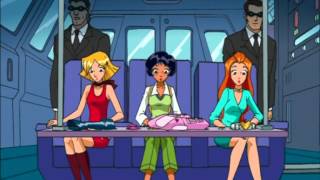 Undercover Model Mission  Totally Spies  Clip [upl. by Oinotnaesoj]