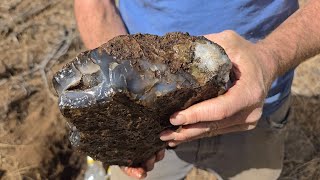 Rockhounding The Ochocos of Central Oregon Discovering a Huge Seam Agate in Situ [upl. by Yatzeck]