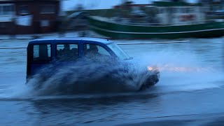 Autos im SalzwasserbadBensersiel [upl. by Saval403]