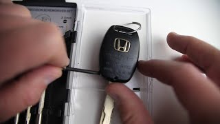 2006  2013 Honda CRV Key Battery Replacement Guide [upl. by Mairhpe]