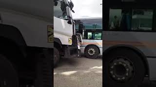 Frontale tra camion e bus della Tua [upl. by Lodhia]