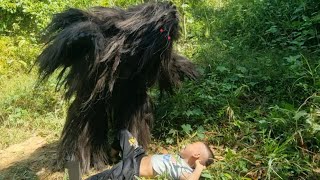 Monster like king kong met 2 people going into the forest Tieu Vy Ca [upl. by Kizzee]