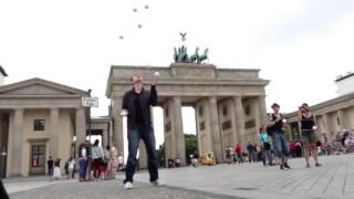 Niels Duinker juggles 7 balls in front of the Brandenburger [upl. by Llehcsreh449]