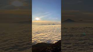 Lautan Awan dari Atap nya Jawa Tengah GSlamet gunungslamet hiking shorts short subscribe like [upl. by Denton]