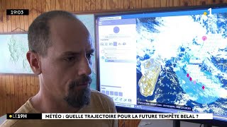 Que nous réserve la zone perturbée présente à 1 000km de La Réunion  Le point avec Météo France [upl. by Arlin]