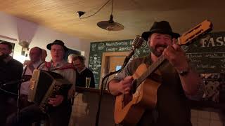 Zünftiges WinterEvent im Wirtshaus Hoppebräu in Waakirchen Bayern  a Gaudi guads Bier und a Musi [upl. by Landers]