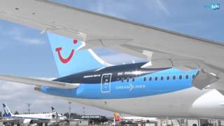 Dreamliner van Arke klaar voor vertrek naar Schiphol [upl. by Ylsew76]