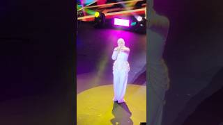 Shila Amzah in Singapore  绿光  Lǜ guāng Green Light [upl. by Eissirk720]