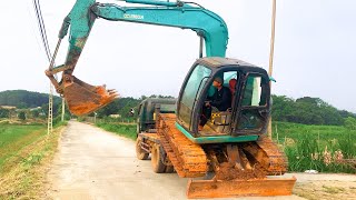 Kobelco SK75SR7 Excavator Loading Mercedes amp MAN Trucks  Amazing Excavators [upl. by Eiramalegna]