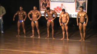 Final con posedown en la categoría de principiantes pesados Campeonato del norte IFBB 2013 [upl. by Clough745]