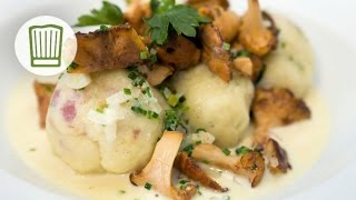 KartoffelSpeckknödel mit Pfifferlingen in Rahmsoße chefkoch [upl. by Hillary422]