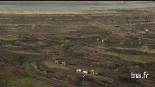 Canada Fort Mac Murray  carrière dextraction des sables bitumineux [upl. by Anilag9]