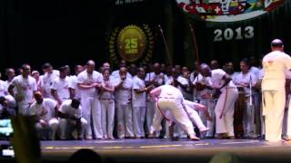 ABADACapoeira Festival Internacional da Arte Capoeira 2013  Roda Abertura ProfsMtdosMestres [upl. by Loralee]