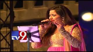 Vintunnava HD Live Singing By Shreya Ghoshal In Hyderabad Concert Sankranthi Special  ArRehman [upl. by Aidne]