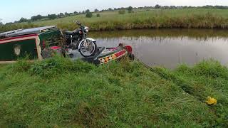 Fantastic mooring Trent amp Mersey canal canal tugstylenarrowboat royalenfield [upl. by Peggir957]