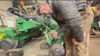 Repairs on a John Deere 1760 Corn Planter [upl. by Chlo]