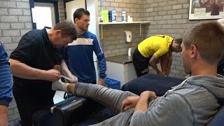 FC Liendenverzorger Wim Lentjes heeft het druk met koken en masseren [upl. by Trant724]