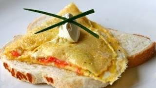 Omelet met zalm [upl. by Jumbala]