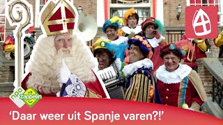 WIE KOMT ER ALLE JAREN  Sinterklaasliedjes  NPO Zappelin [upl. by Lathrope]