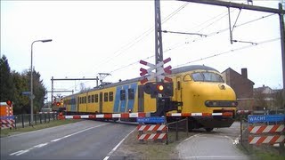 Spoorwegovergang Wierden  Dutch railroad crossing [upl. by Enirol]