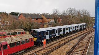 BRAND NEW VivaRail class 484 484001 shunting around Ryde St Johns Road yard 4th December 2020 [upl. by Waterer303]