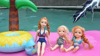 Anna and Elsa Toddlers Swimming Pool  Nature and Princesses  Barbie Dory Floaties Toys Dolls Hunt [upl. by Gaidano57]