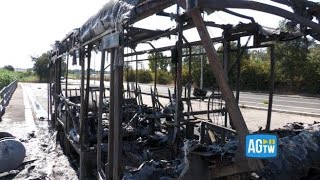 Roma autobus in fiamme a Casal Lumbroso le immagini dei resti del mezzo [upl. by Eednas47]