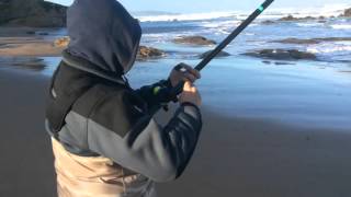 surfcasting extremo con 4 metros de ola y cañas Zziplex [upl. by Agace]