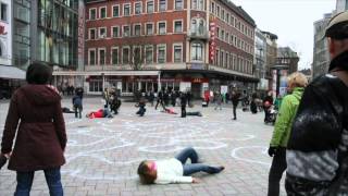 Flashmob Alle vier Sekunden stirbt ein Mensch an Hunger [upl. by Inavihs]