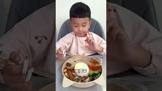 The little pig princess who loves to eat is online Cute babys daily life Baby eating Eating [upl. by Stent]